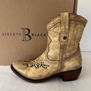LIBERTY BLACK COURTNEY DISTRESSED CREMA LEATHER STUDDED ANKLE BOOT US6.5